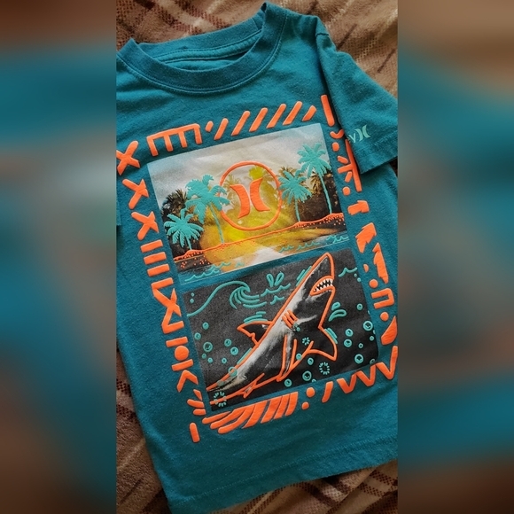 Children's Hurley Graphic Shark Tee short Size 4 XS - Picture 1 of 5